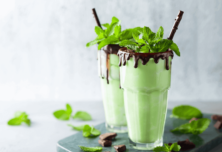 two thin mint keto shake garnished with mint leaves