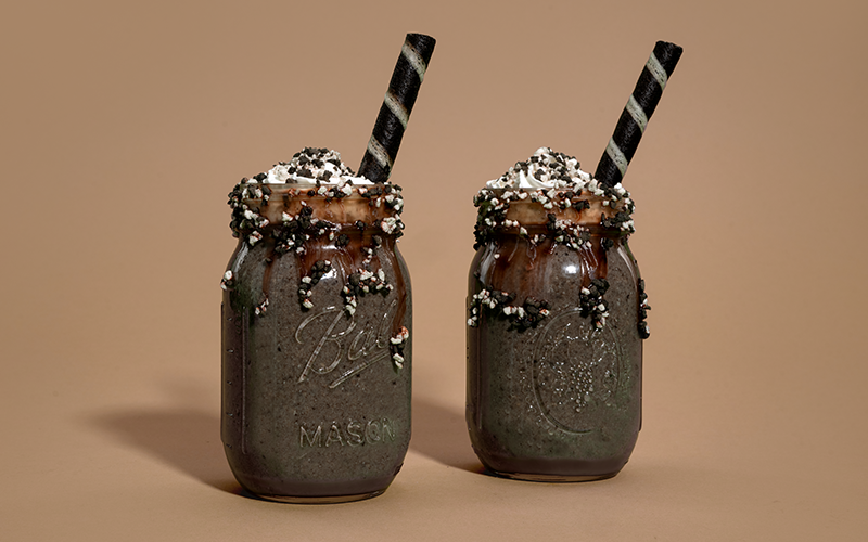triple chocolate cookie n' cream shake in two mason jars