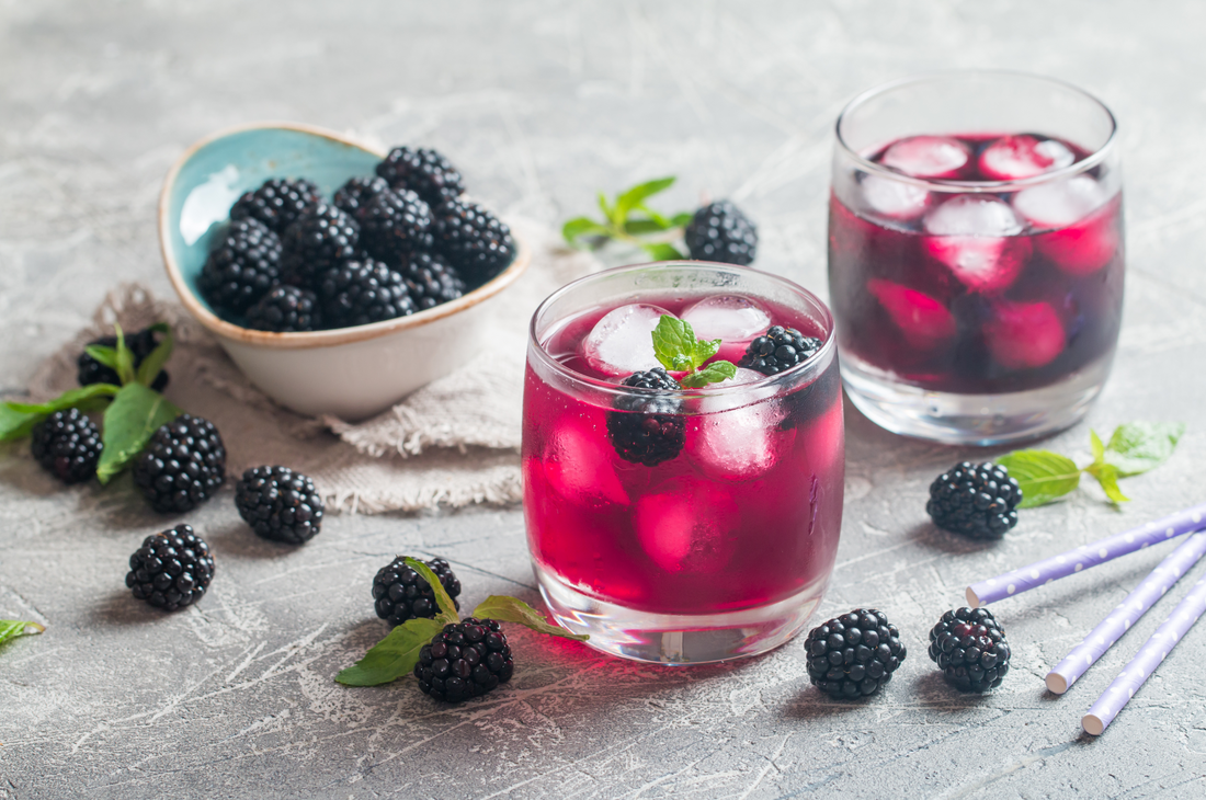 blackberry lemonade with fresh berries and mint