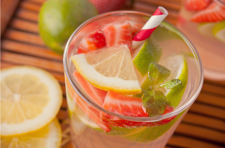 keto iced tea with strawberry, lemon and mint leaves