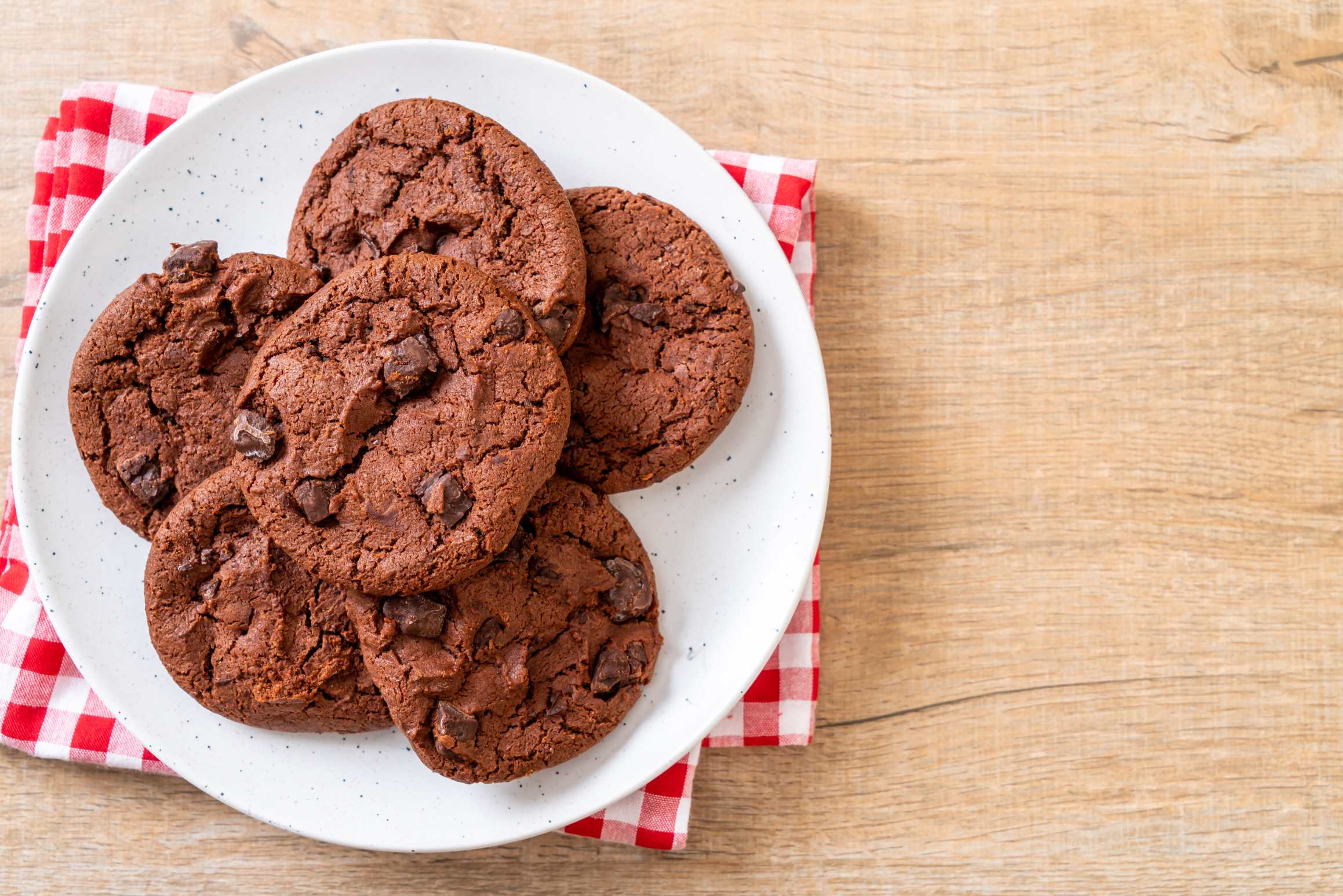 dark chocolate cookies with chocolate chips