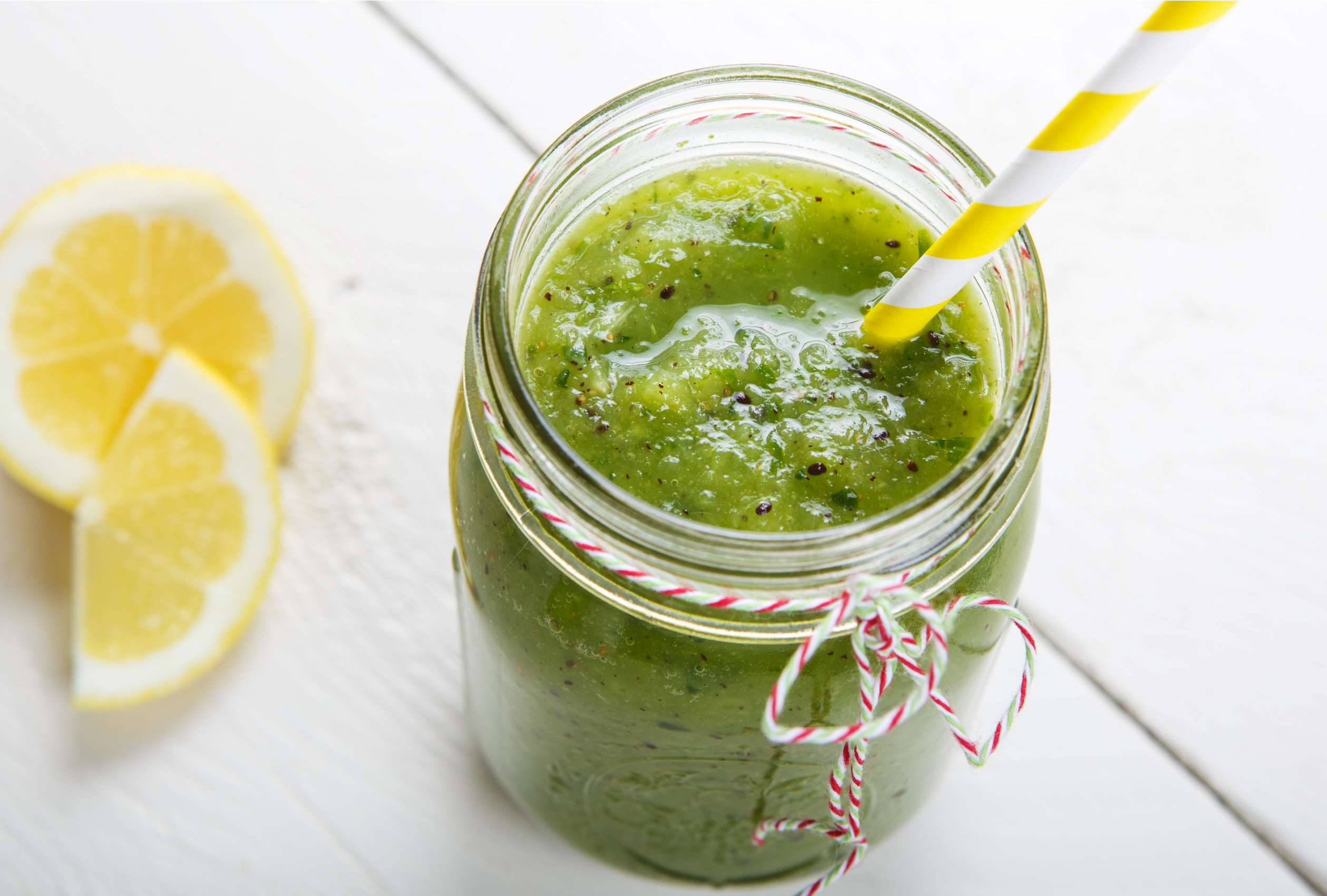 Sour green apple slushee and sliced lemons