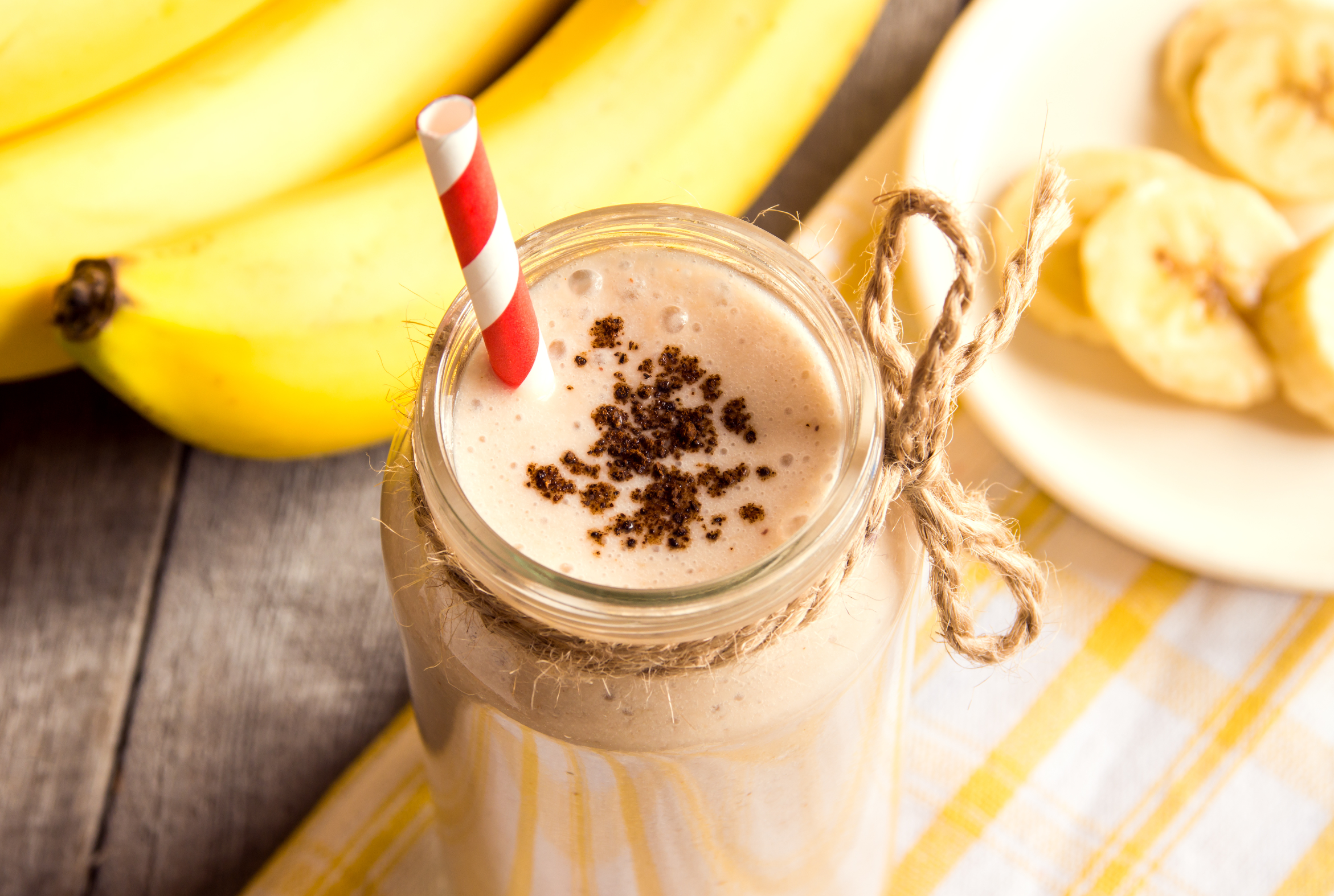 vanilla banana smoothie with cacao powder