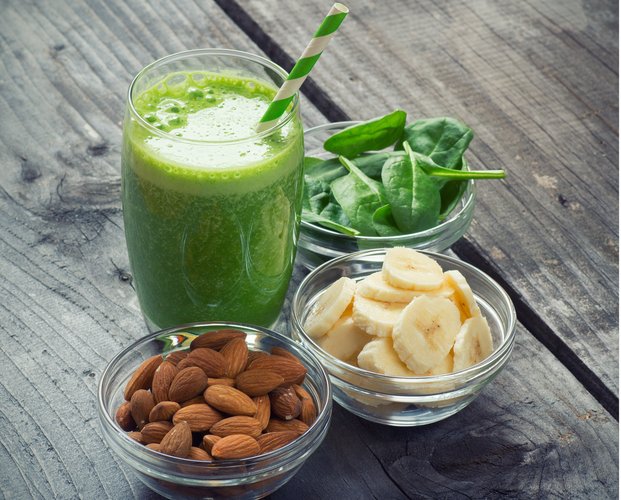 green smoothie with spinach, almonds, and banana
