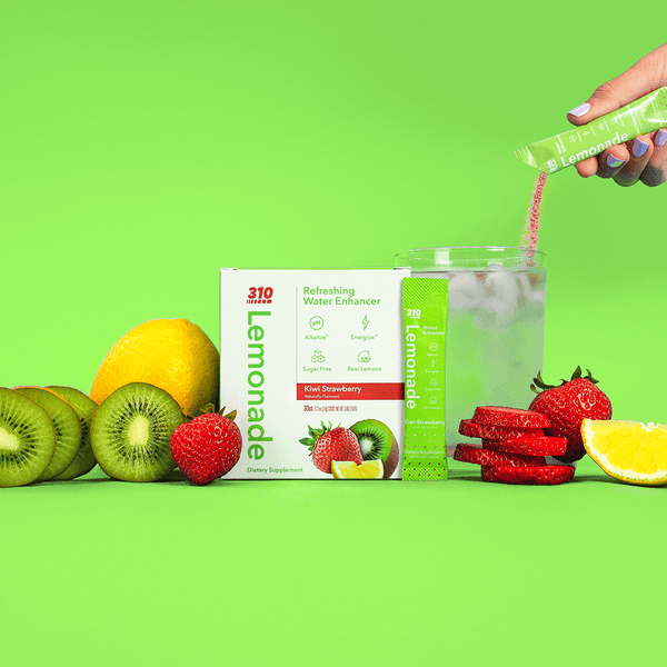 kiwi-strawberry lemonade with fresh strawberries, lemon and kiwi